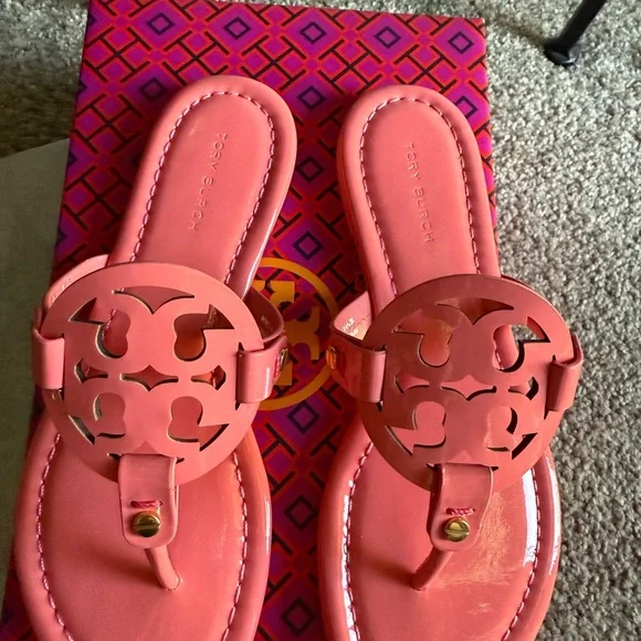 Tory Burch Coral Sandals with Medallion Logo - Picture 5 of 7